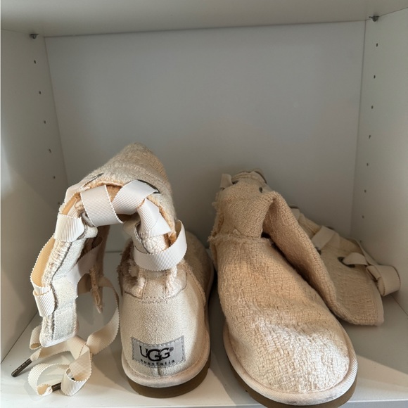 Uggs- Authentic - bought at Nordstrom several years ago during a spring sale. - Picture 6 of 9